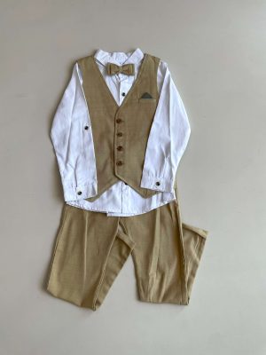 787. Conjunto beige de cuatro piezas