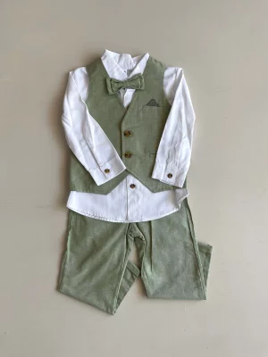 790. Conjunto cuatro piezas de chaleco en color verde