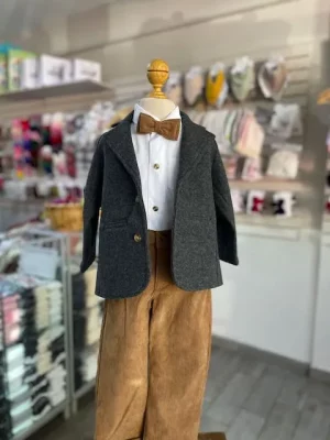 13008. Conjunto formal cuatro piezas de pantalon de panita en mostaza