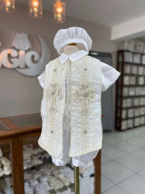 792. Ropon con estola en detalles bordados y cruz con perlitas