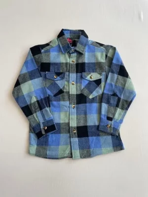 13026. Camisa de franela verde con azul a cuadros grandes