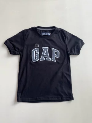 13030. Camiseta GAP en color negro