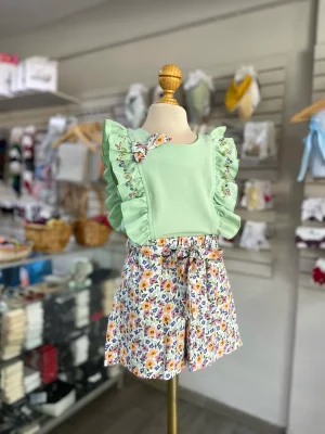 34102. Conjunto de blusita verde con detalle de moño