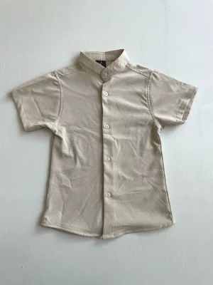 13043. Camisa beige de temporada