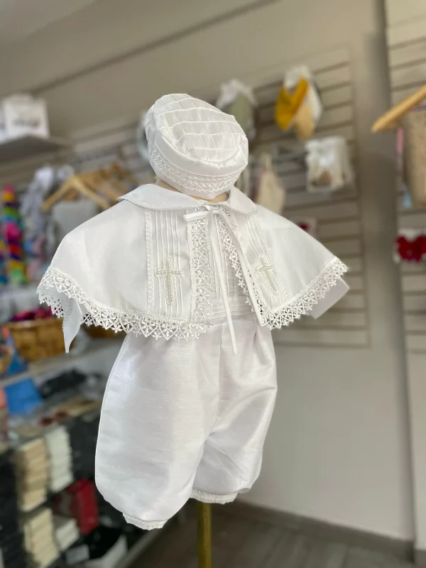 808. Nuevo modelo en blanco con capita y detalle de cruz