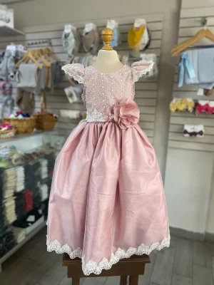 8138. Vestido rosa con encaje y falda de satín