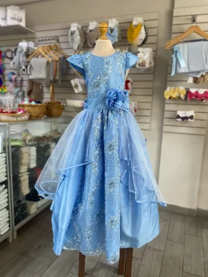 8139. Vestido azul y falda de tul escalonada