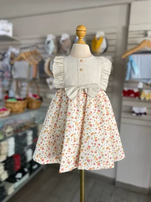 34135. Vestido con detalle de flores y moño