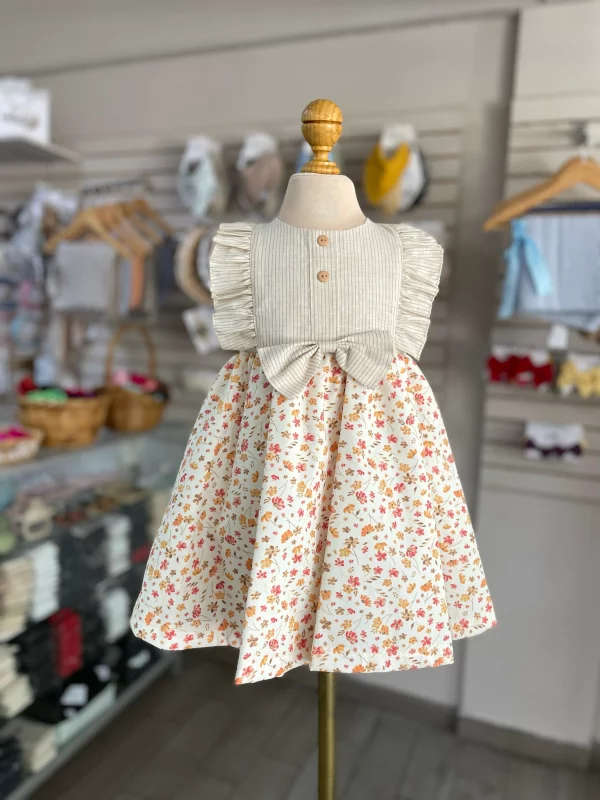 34135. Vestido con detalle de flores y moño