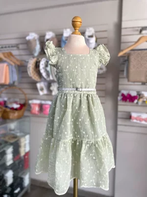 34164. Vestido verde con detalle de cinto plateado