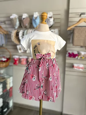 34176. Conjunto de falda roja a rayas con detalle de sombrerito