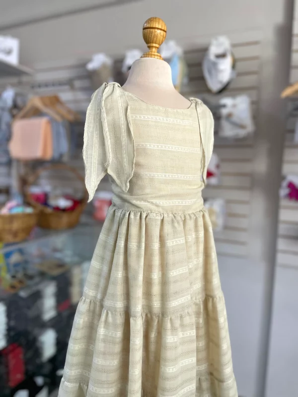 34180. Vestido beige con detalle de nudo en los hombros