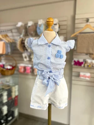 34190. Conjunto de short blanco y blusita a rayas