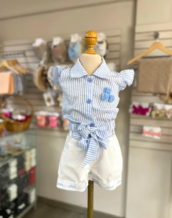 34190. Conjunto de short blanco y blusita a rayas