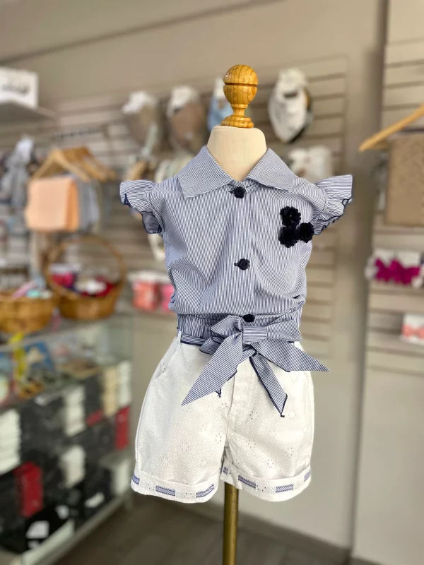34191. Conjunto de blusita a rayas azul marino con florecitas