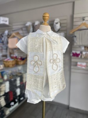 818. Ropon con detalle de bordado y perlitas