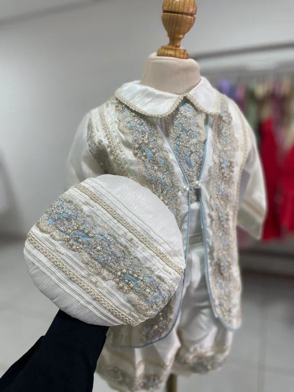 820. Nuevo modelo de principe con detalles en azul