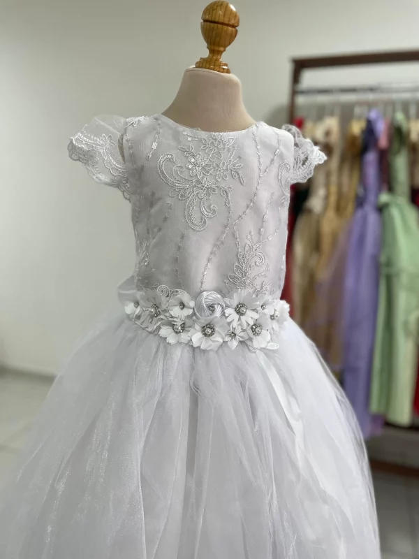 8144. Nuevo modelo con detalle de olanes