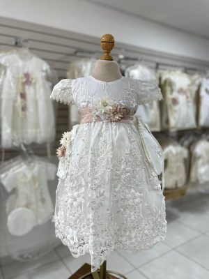 7318. Ropon con detalle de cinto en rosa con flores