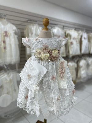 7319. Nuevo modelo con detalle de mariposas en 3D y flores al centro