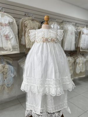 7321. Ropon con detalle de perlitas y mangas de encanje