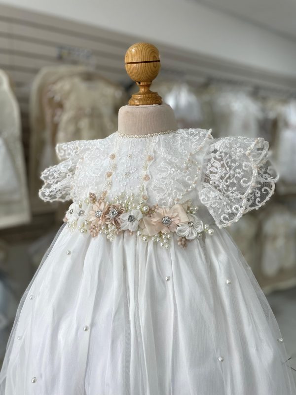 7321. Ropon con detalle de perlitas y mangas de encanje