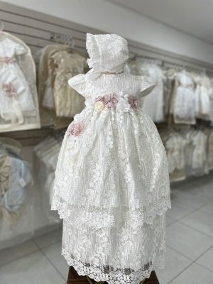 7328. Ropon en encaje con detalles blancos, ivory y palo de rosa
