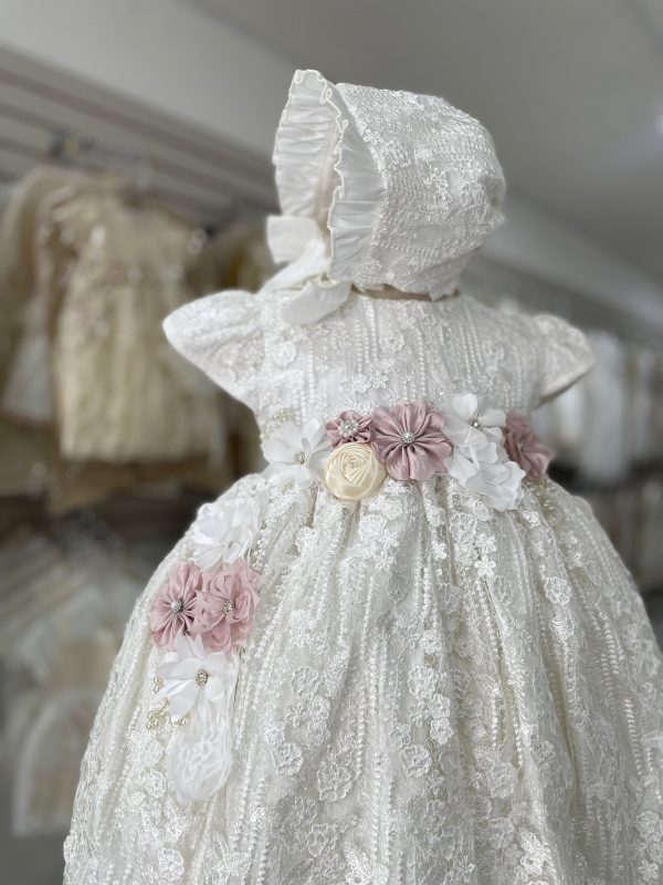 7328. Ropon en encaje con detalles blancos, ivory y palo de rosa
