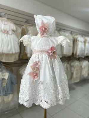 7336. Ropon con detalles de perlitas y flores en rosa