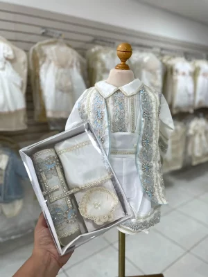 823. Modelo de temporada con detalles azules e incluye vela
