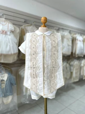 825. Nuevo modelo con detalle en estola y cruz