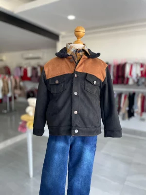 13079. Conjunto de chamarrita con detalle de borreguito y camisa en tonos amarillos