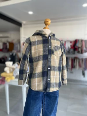 13081. Conjunto de chamarrita de borreguito en beige con marino