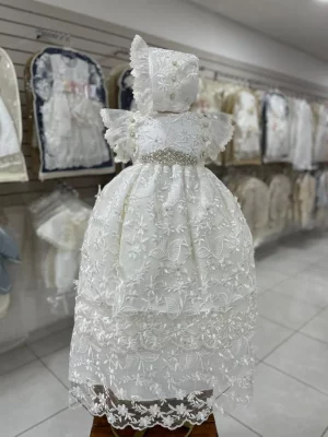 34244. Ropon desmontable en color ivory con detalle de pedreria en el centro