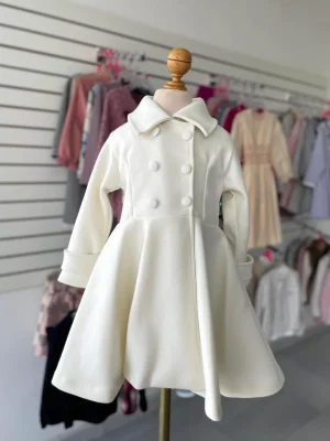 129. El mas esperado, abrigo en color perla