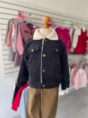 13104. Conjunto de chamarrita negra de pana con pantalon