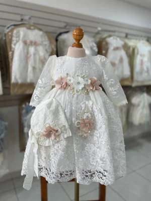 34286. Ropon con manguita de encaje y detalle de flores en tonos claros