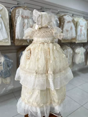 34289. Ropon desmontable con manguita de olan y detalles de flores