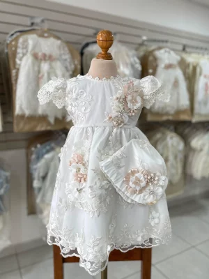 34294. El favorito de la temporada, ropon con manguita y detalles de flores en 3D