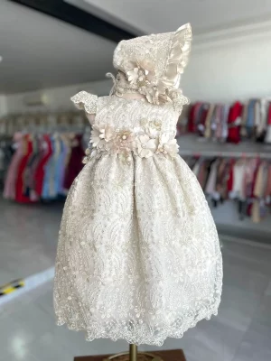 34297. Ropon champagne con detalle de flores al frente