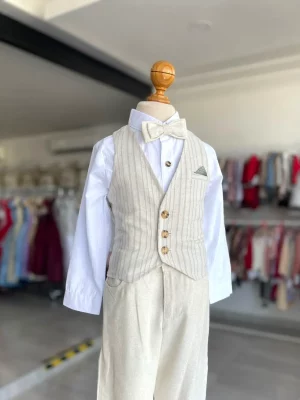 740. Conjunto cuatro piezas de chaleco a rayas