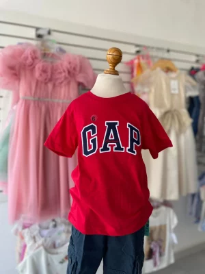 13220. Camiseta GAP en rojo