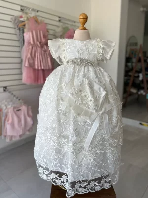 2004. Nuevo modelo de olan en manguita con detalle de cinturon y perlas