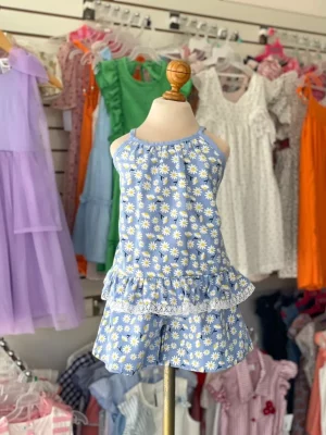 34267. Conjunto azul con flores y detalle de encaje