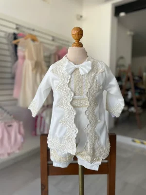 846. Ropon ivory con detalle de saquito bordado en tono nude