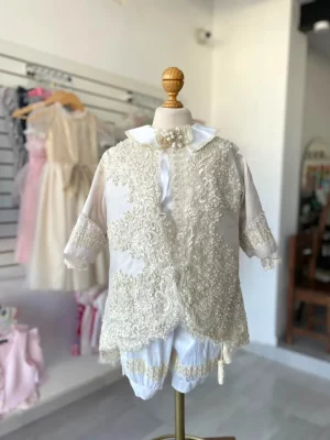 848. Ropon de nueva coleccion con saco bordado y detalles en perlas