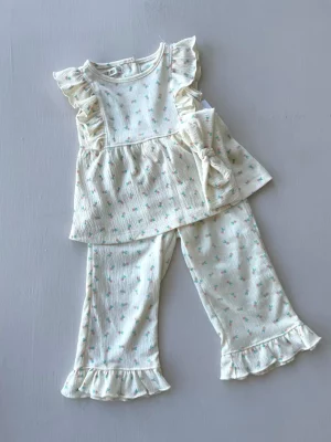 34317. Conjunto beige de florecitas con bandita