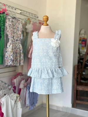34336. Conjunto azul claro con detalle de flor y olan