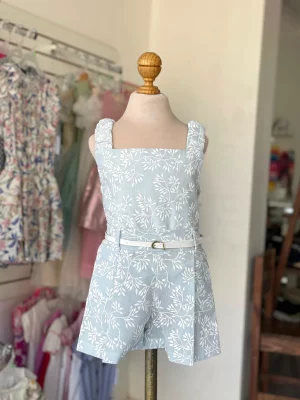 34339. Conjunto azul claro de flores con cinto