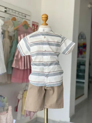 13231. Camisa beige a rayas gris y rojo